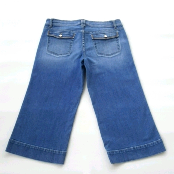 WHITE HOUSE|BLACK MARKET ♡ NWOT Faded 'n Distressed Crop Leg Blue Jean Capris 12 - Picture 7 of 12